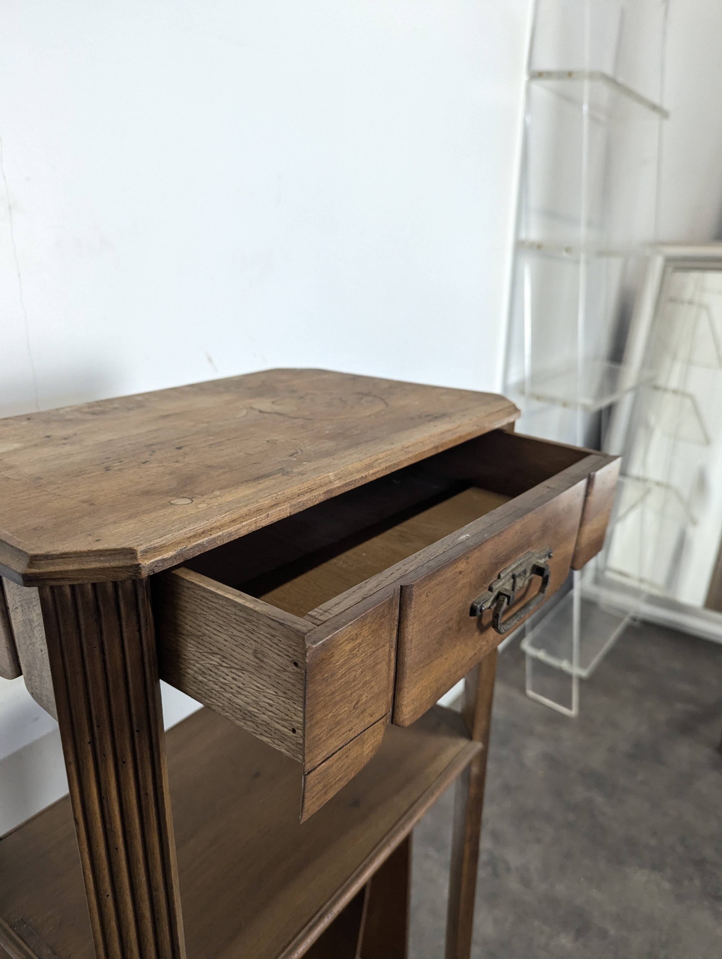 Meuble à partitions 1900 en noyer à casiers et un tiroir