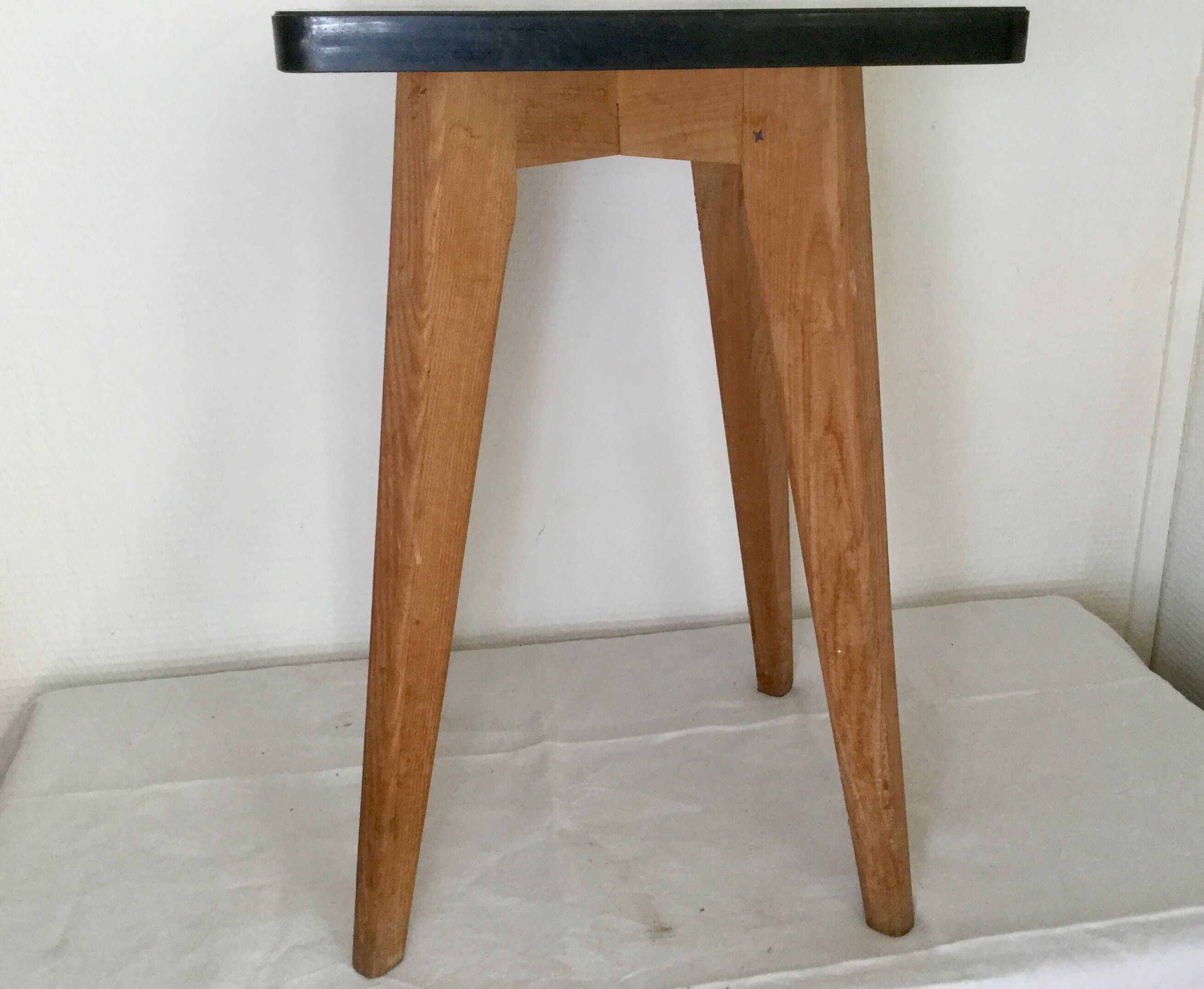 Black Formica 60-year-round tabouret