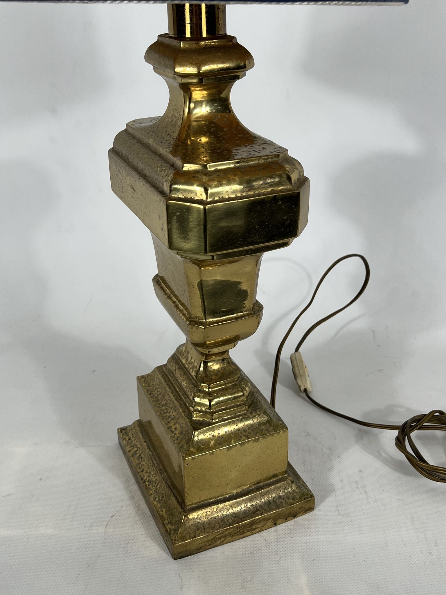 Lampe de table italienne en laiton massif des années 50