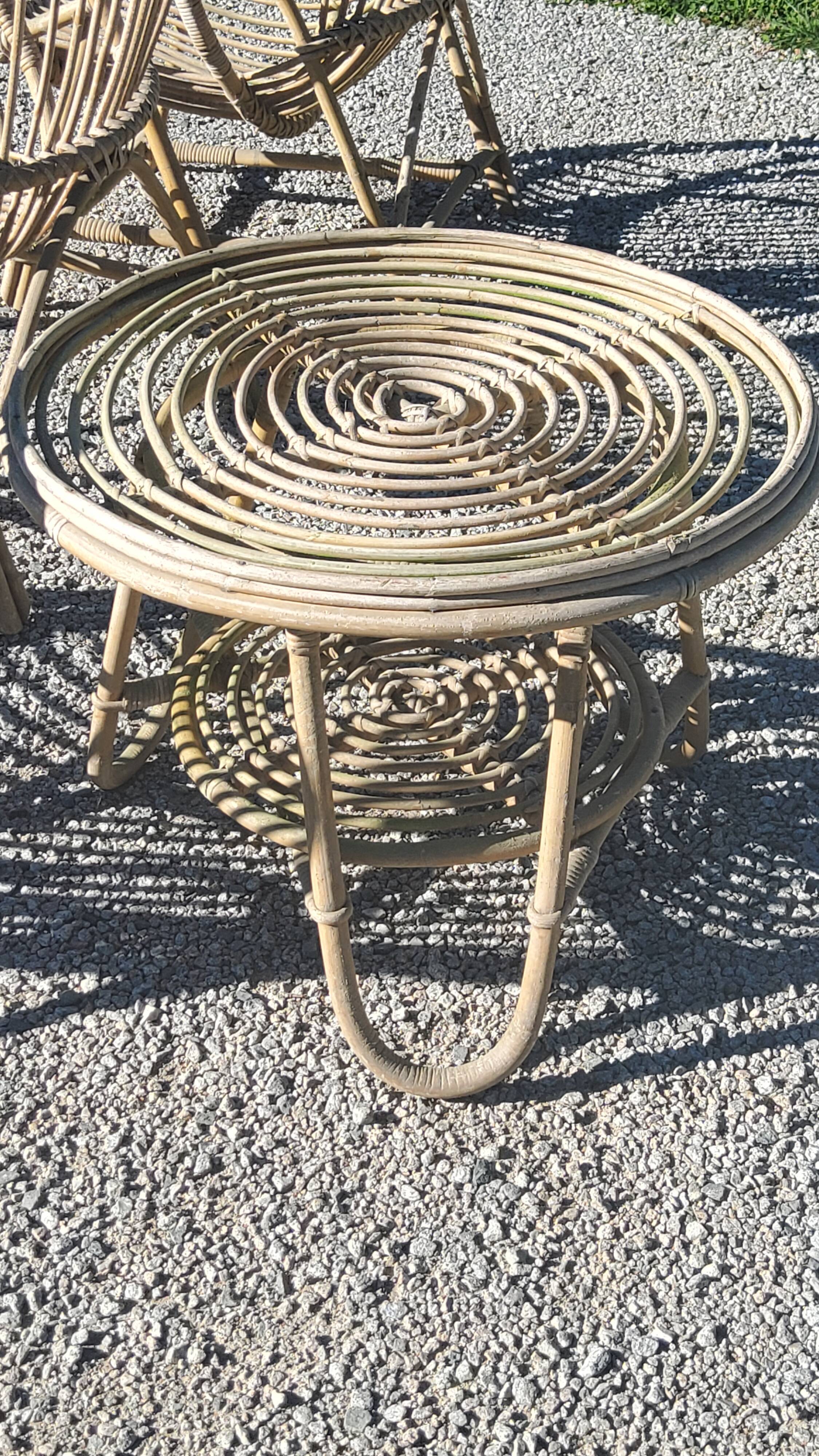 Salon en rotin 3 fauteuils et 1 table basse des années 50