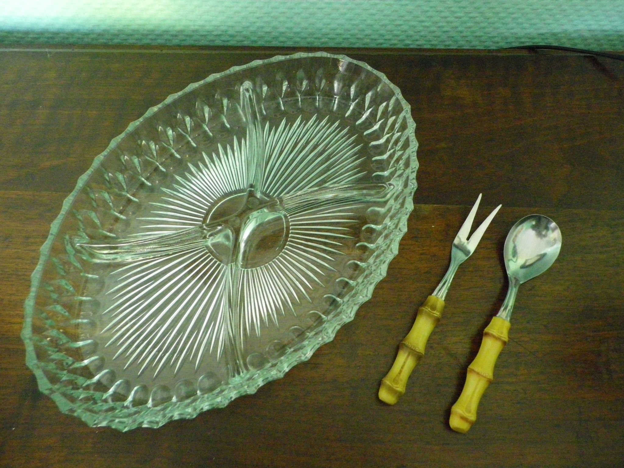Vintage serving dish with aperitif, appetizers with its 2 serving accessories, original box