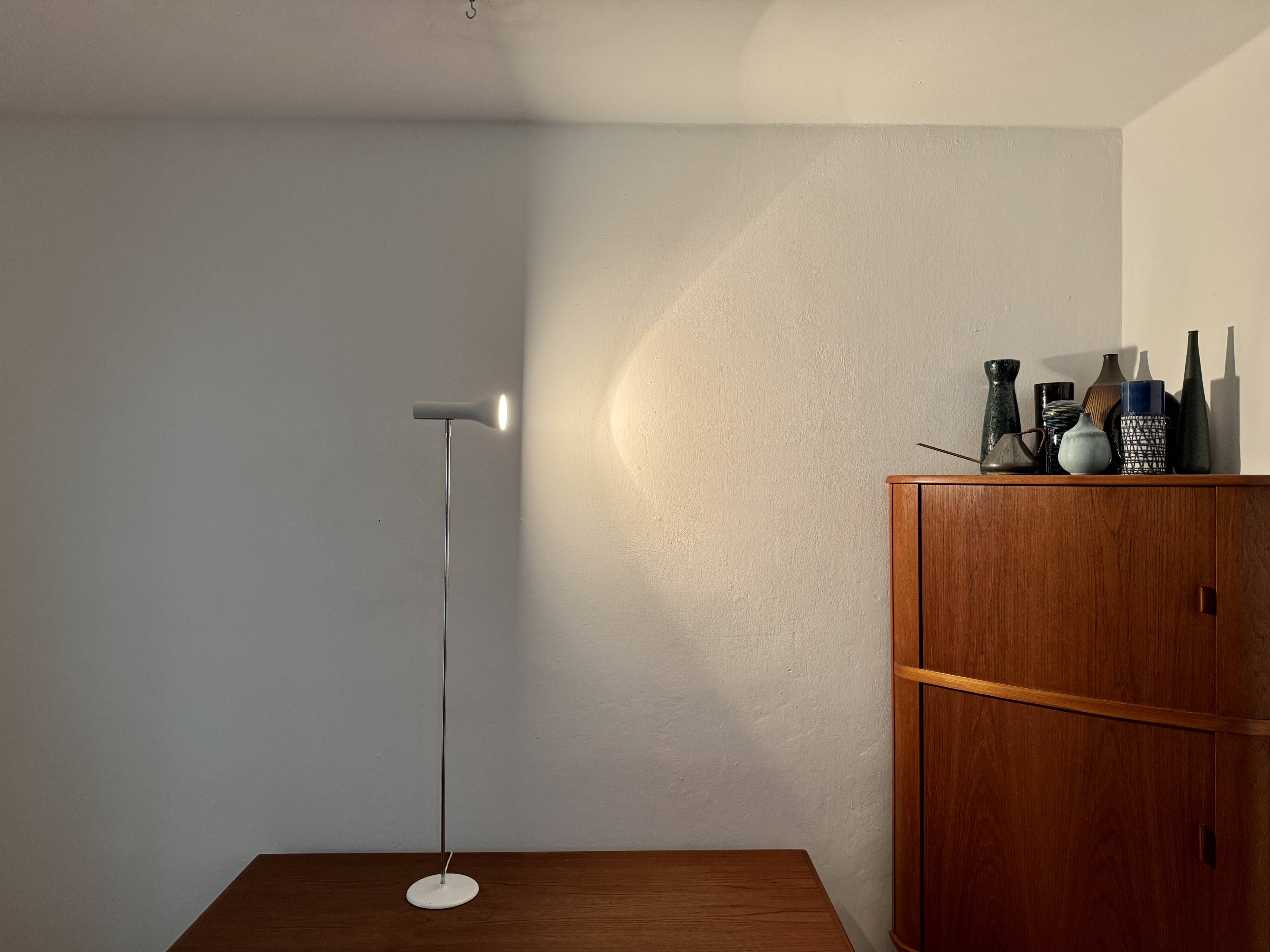 Lampadaire Spot de Swiss Lamps International