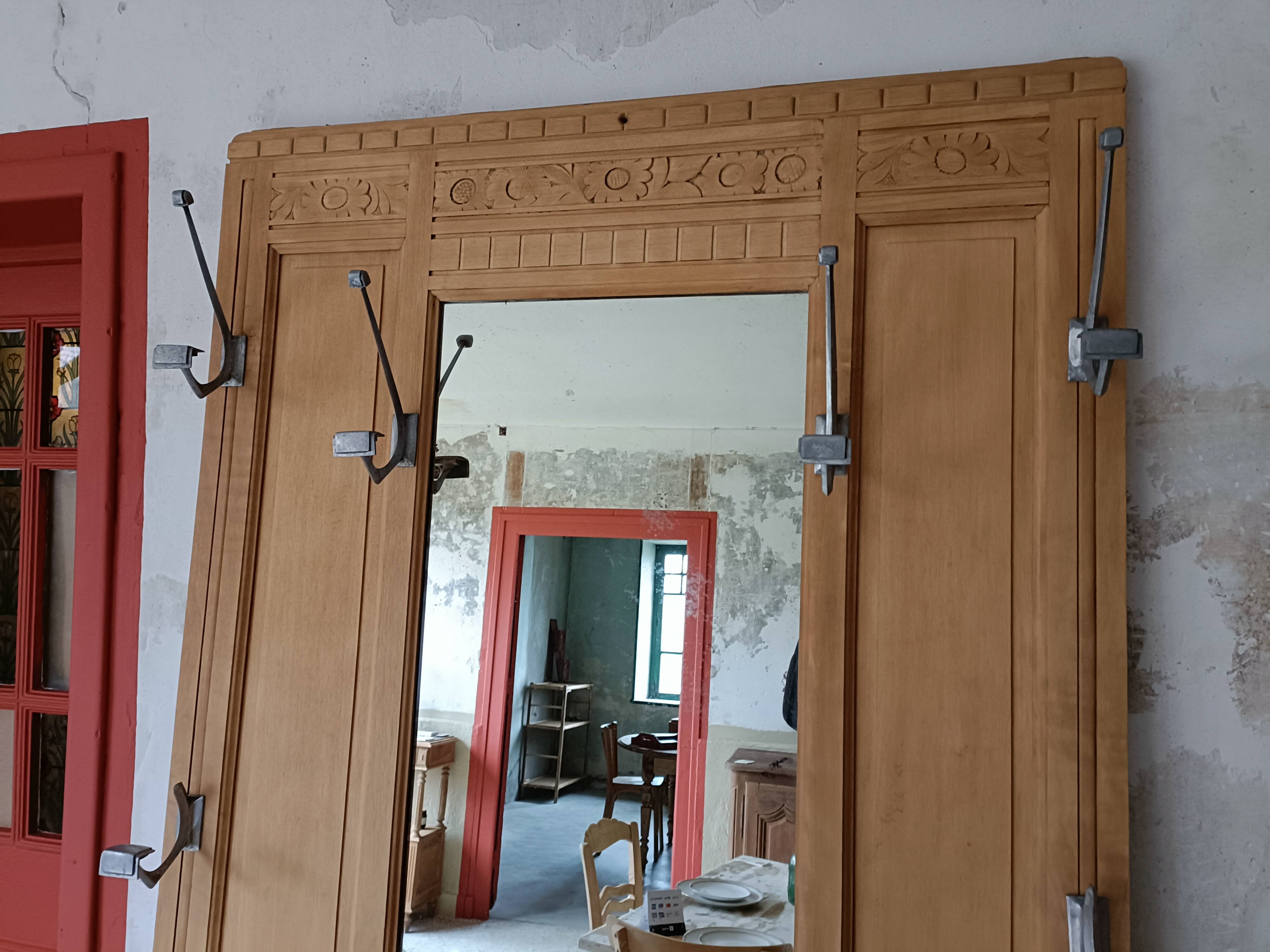 Entrance hall, renovated Art Deco coat rack