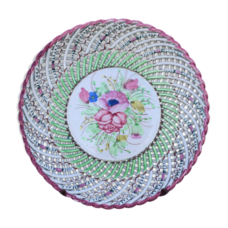 Assiette en porcelaine ajourée