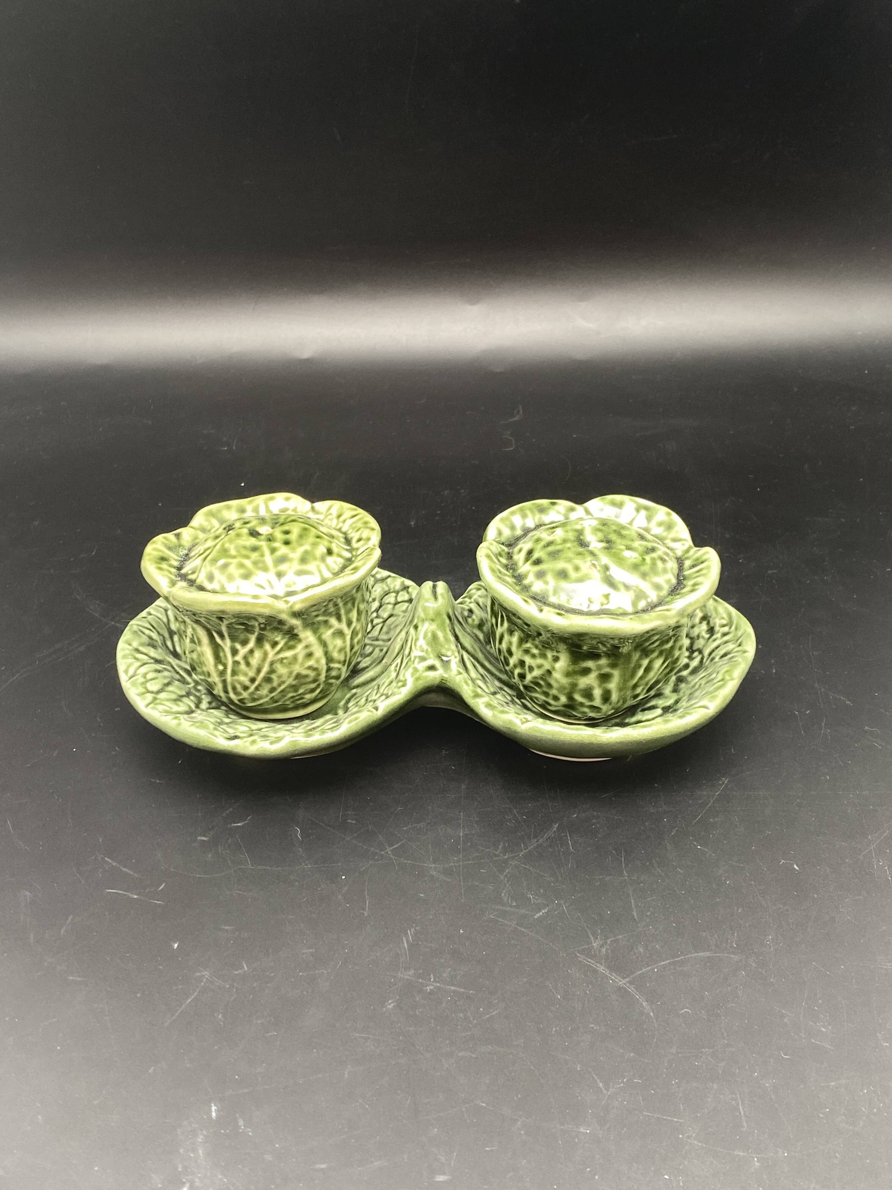 Cabbage-shaped salt and pepper shakers