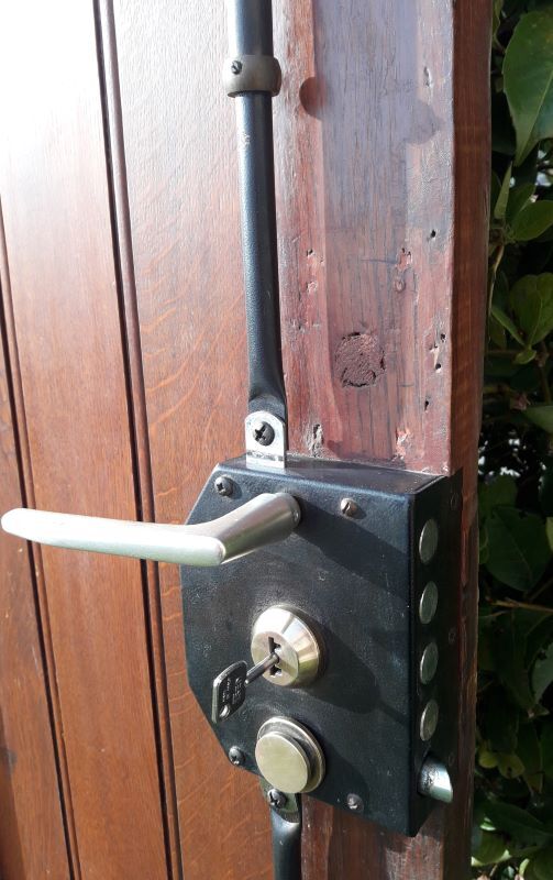 Entrance door 208,7x94 oak multipoint lock