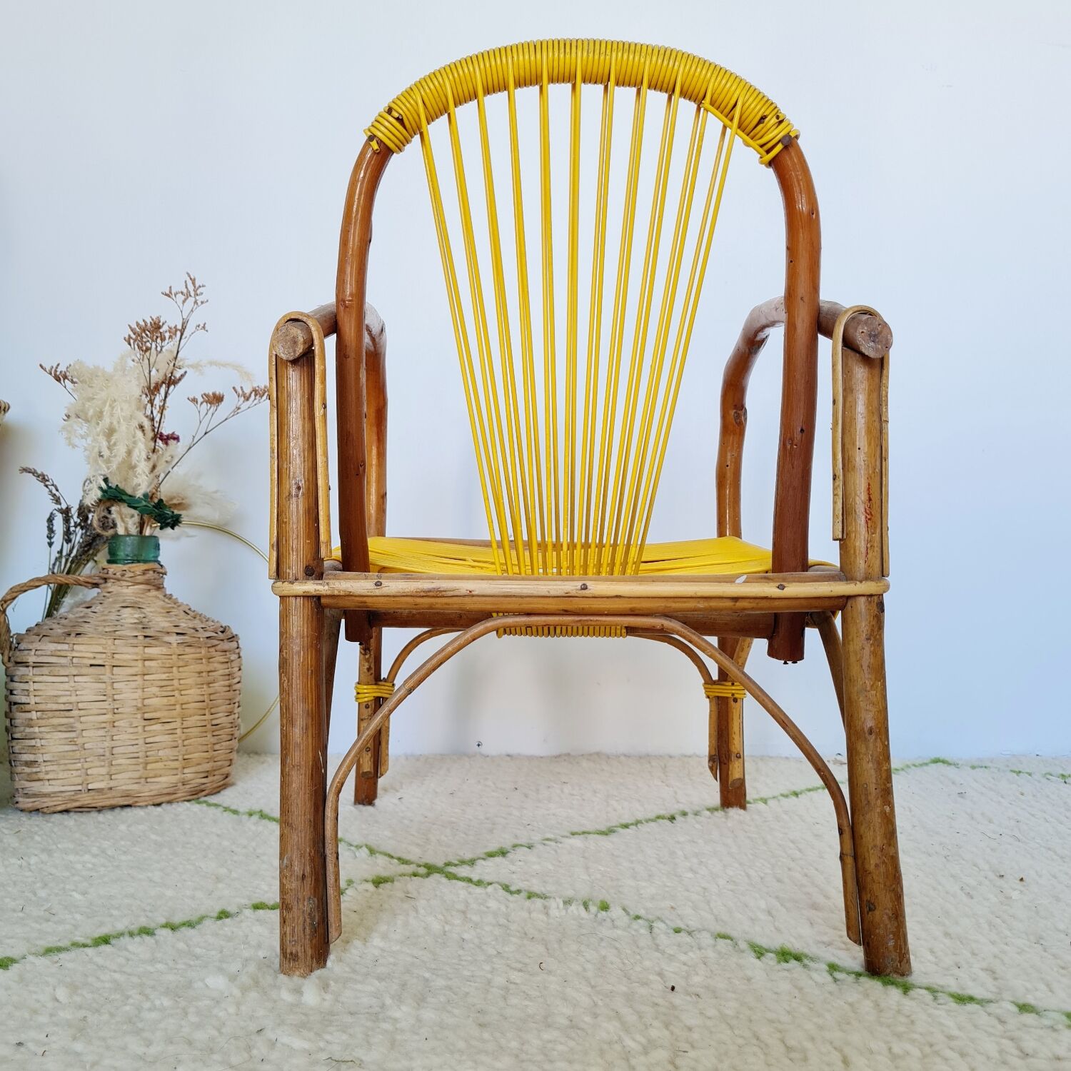 Children's chair wood and yellow scoubidou