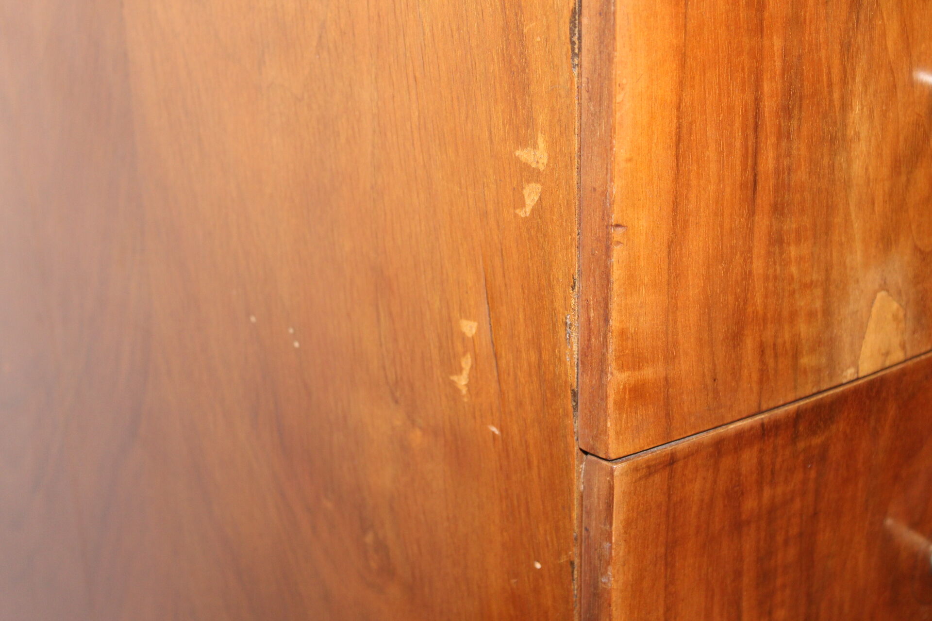 Art deco chest of drawers