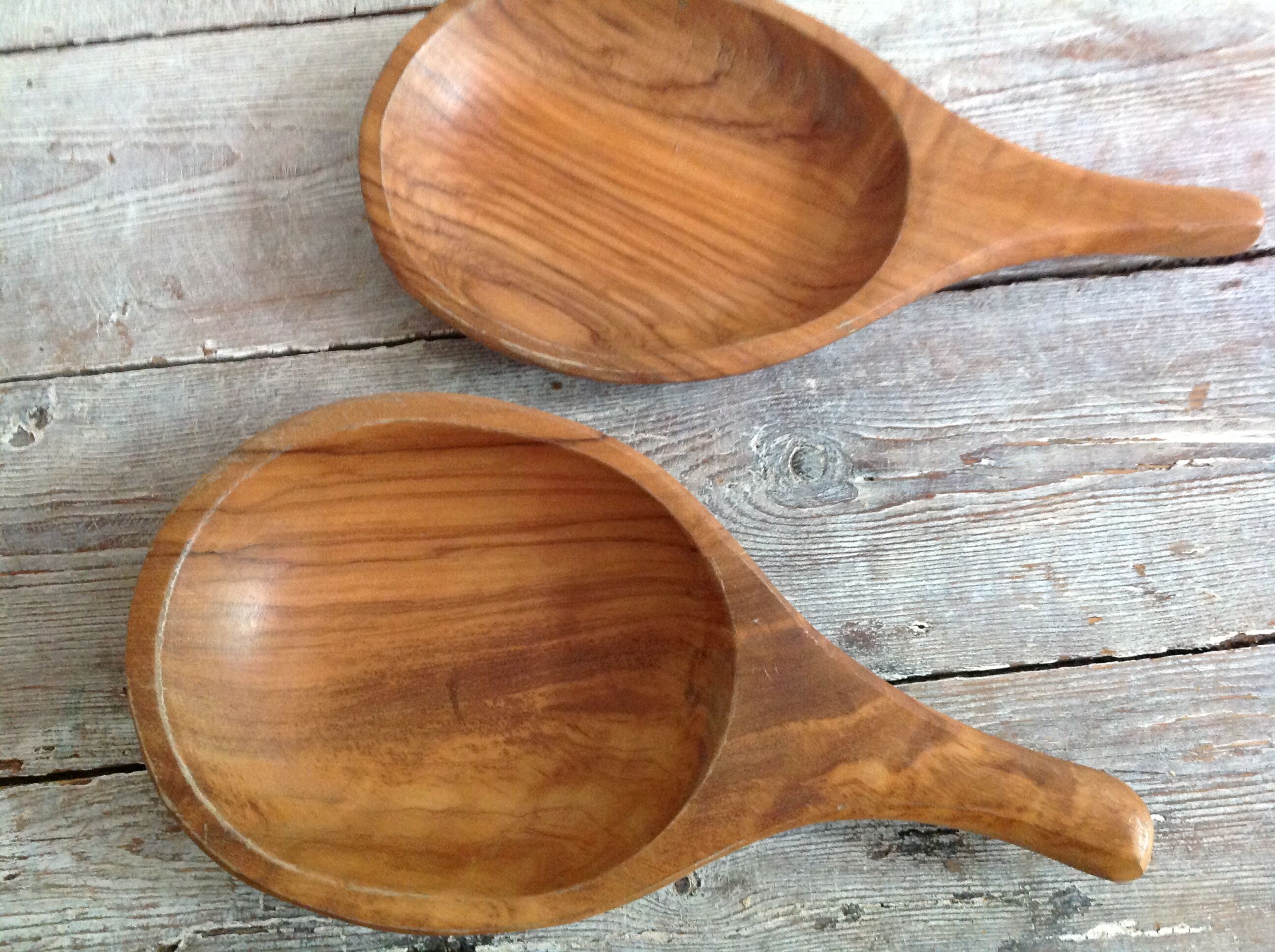 Duo of wooden dishes
