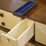 Wenge hairdresser from the 1990s