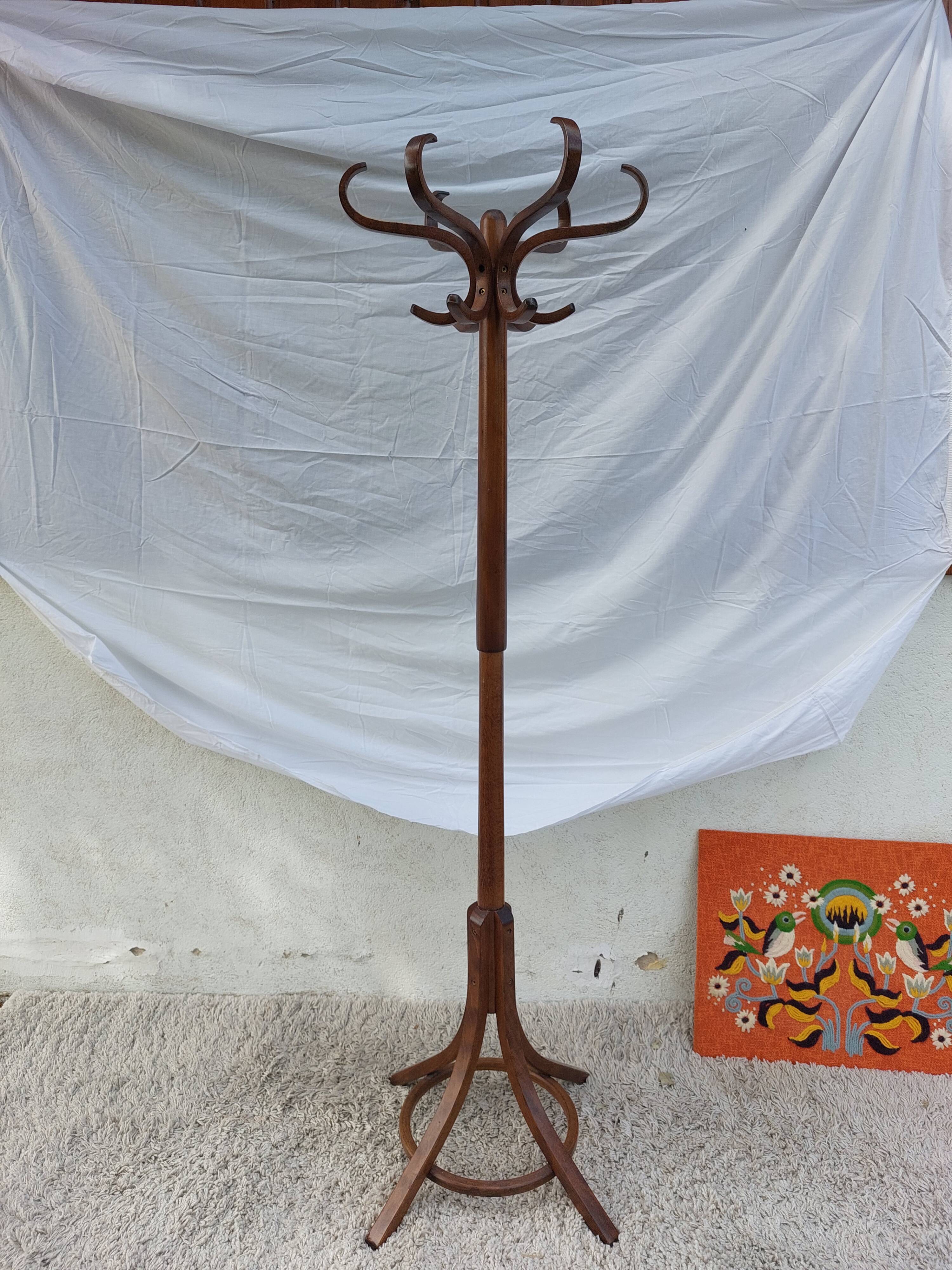 Baumann parrot coat rack