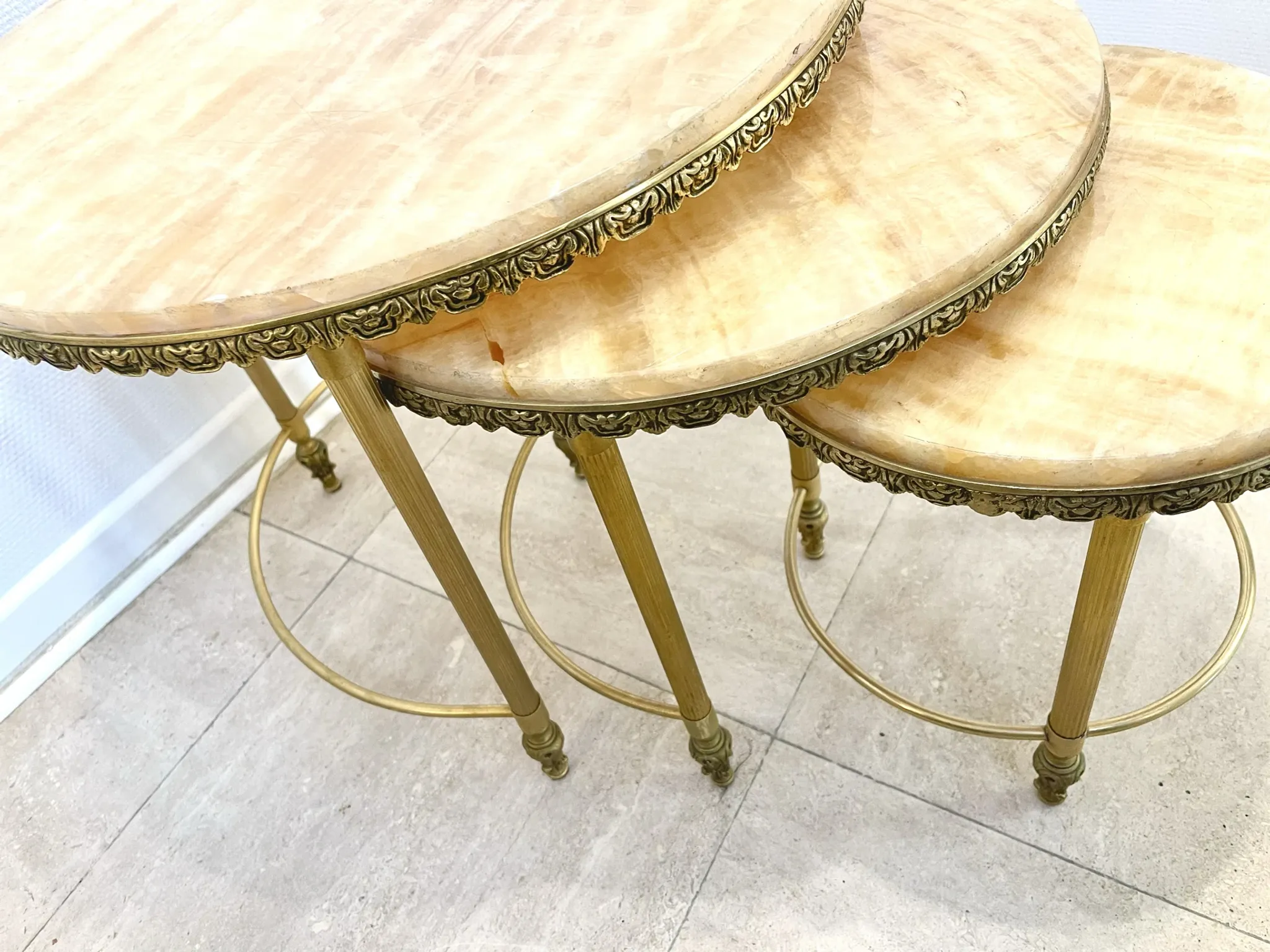 Set of 3 nesting tables in marble and gold metal – 1970s