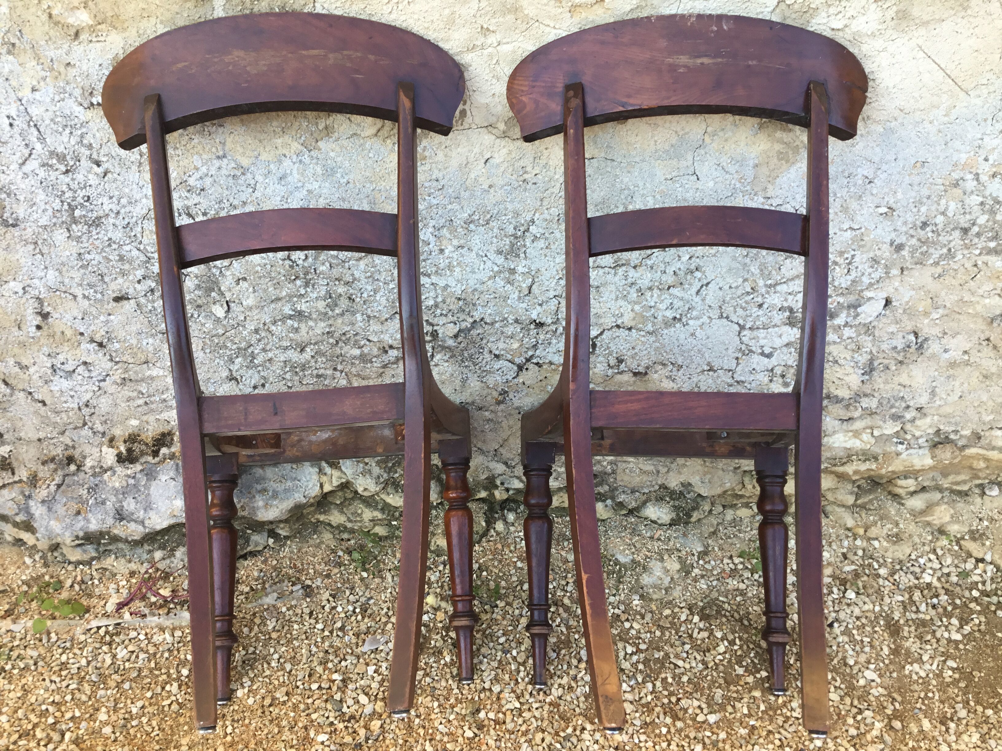 A series of 4 mahogany chairs with 19th th eme leather patties in good condition