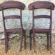 Une série de 4 chaises en acajou avec galettes en cuir 19 eme en bon etat