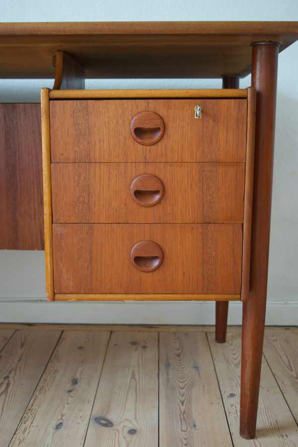 Bureau Danois En teck Du milieu Du Siècle, Années 1960