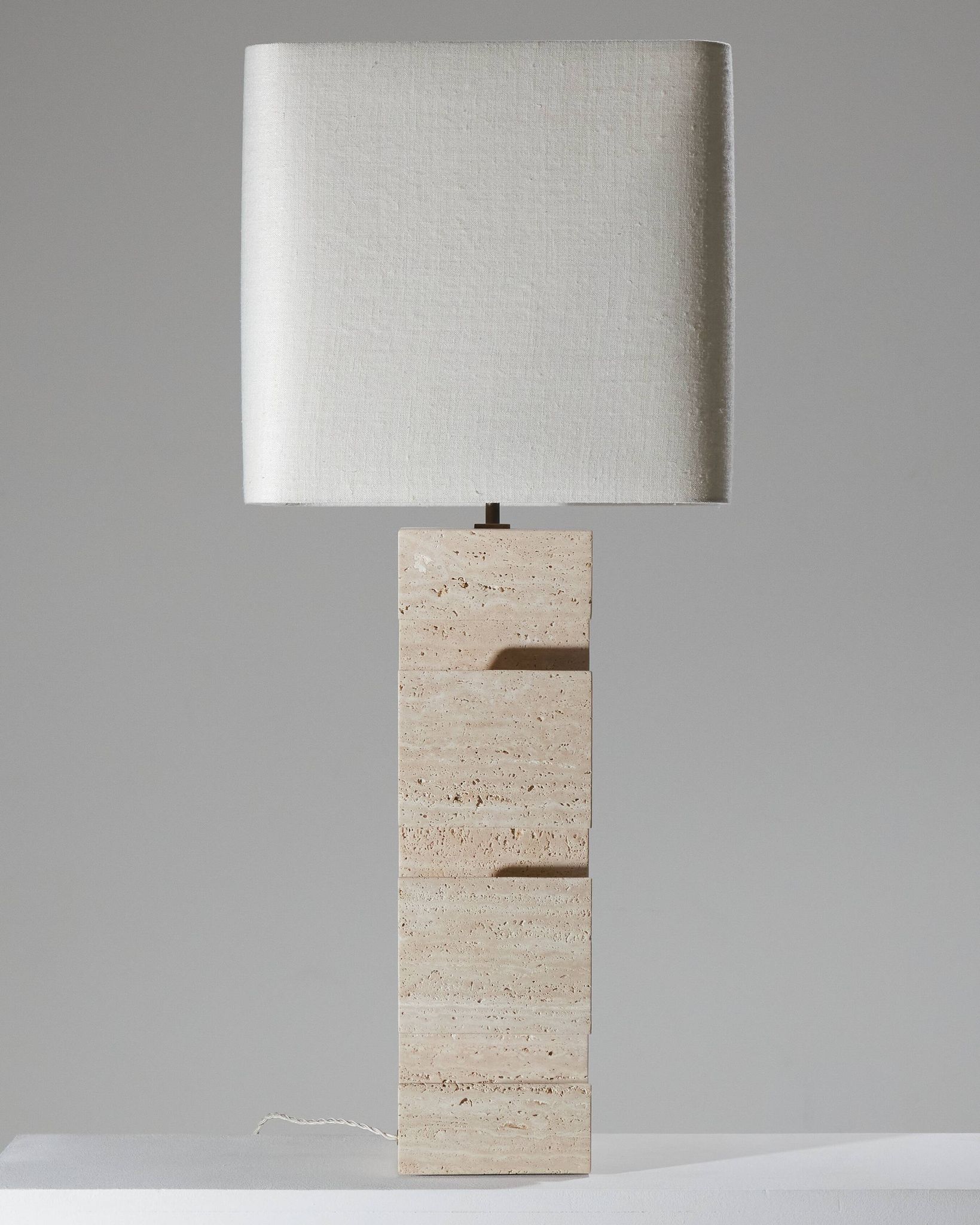 Lampe dorse en travertin