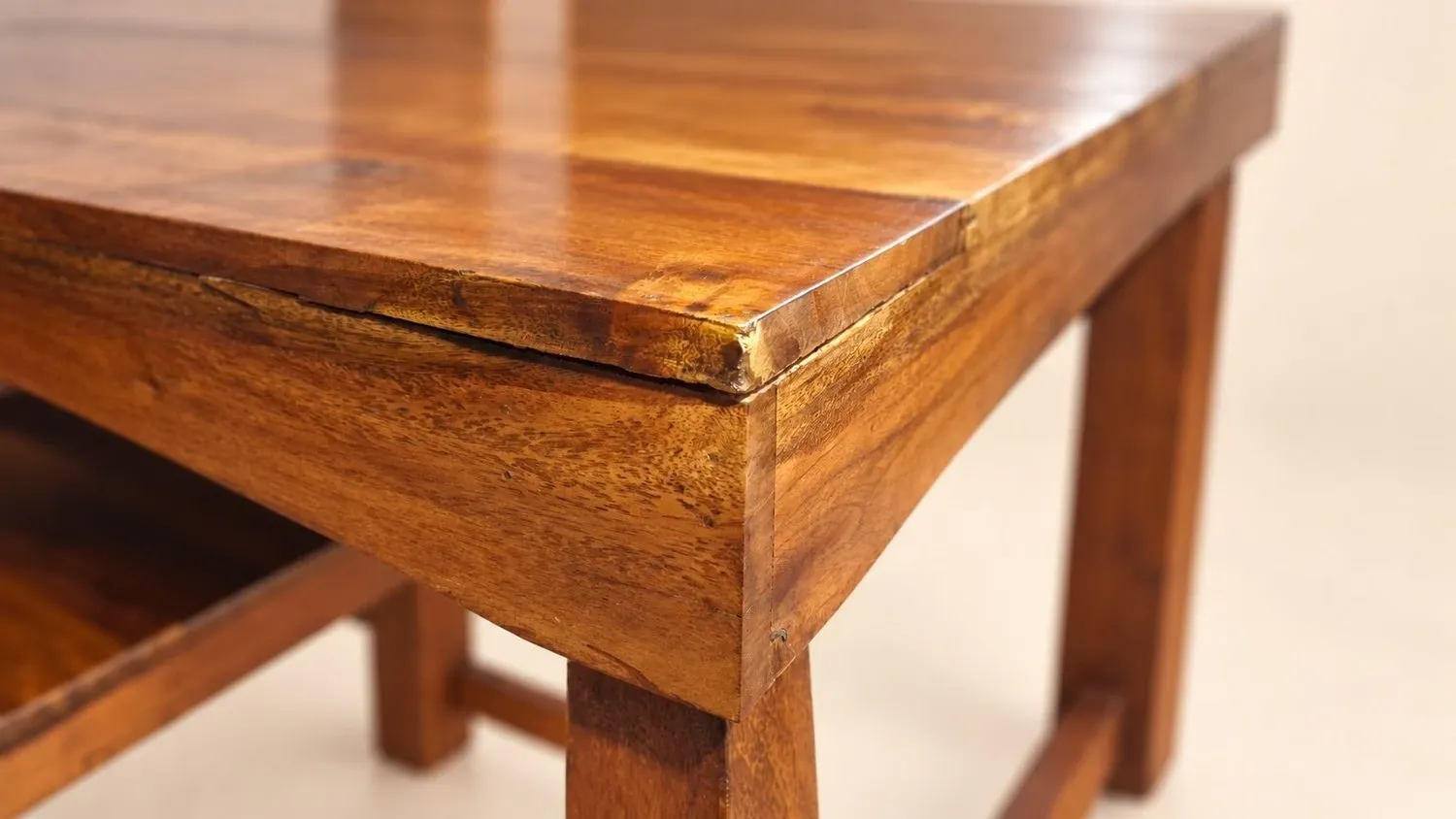 Dining table and 4 solid sheesham wood chairs in Arts & Crafts style.