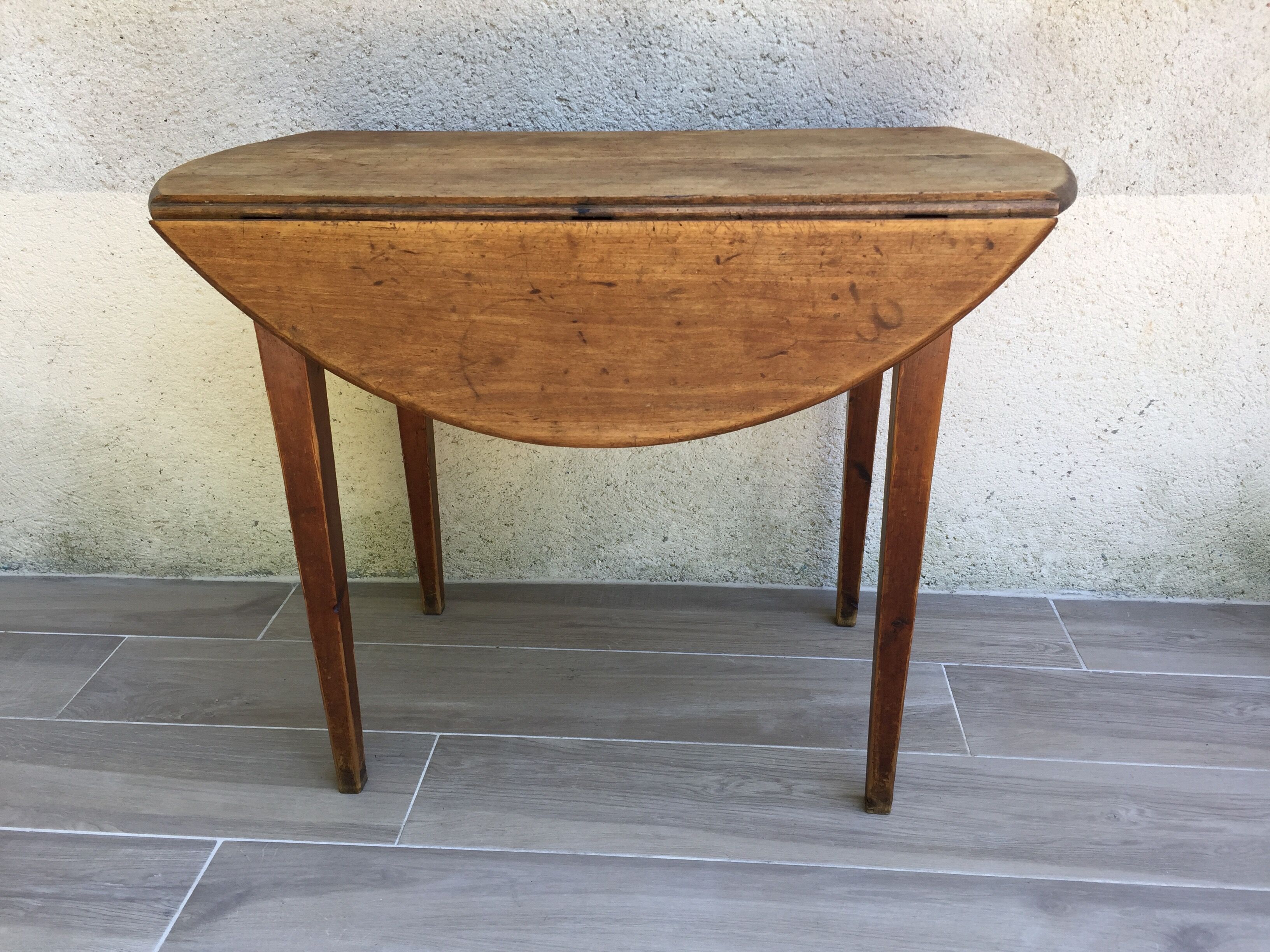 Round table at 2 vintage wood rabats
