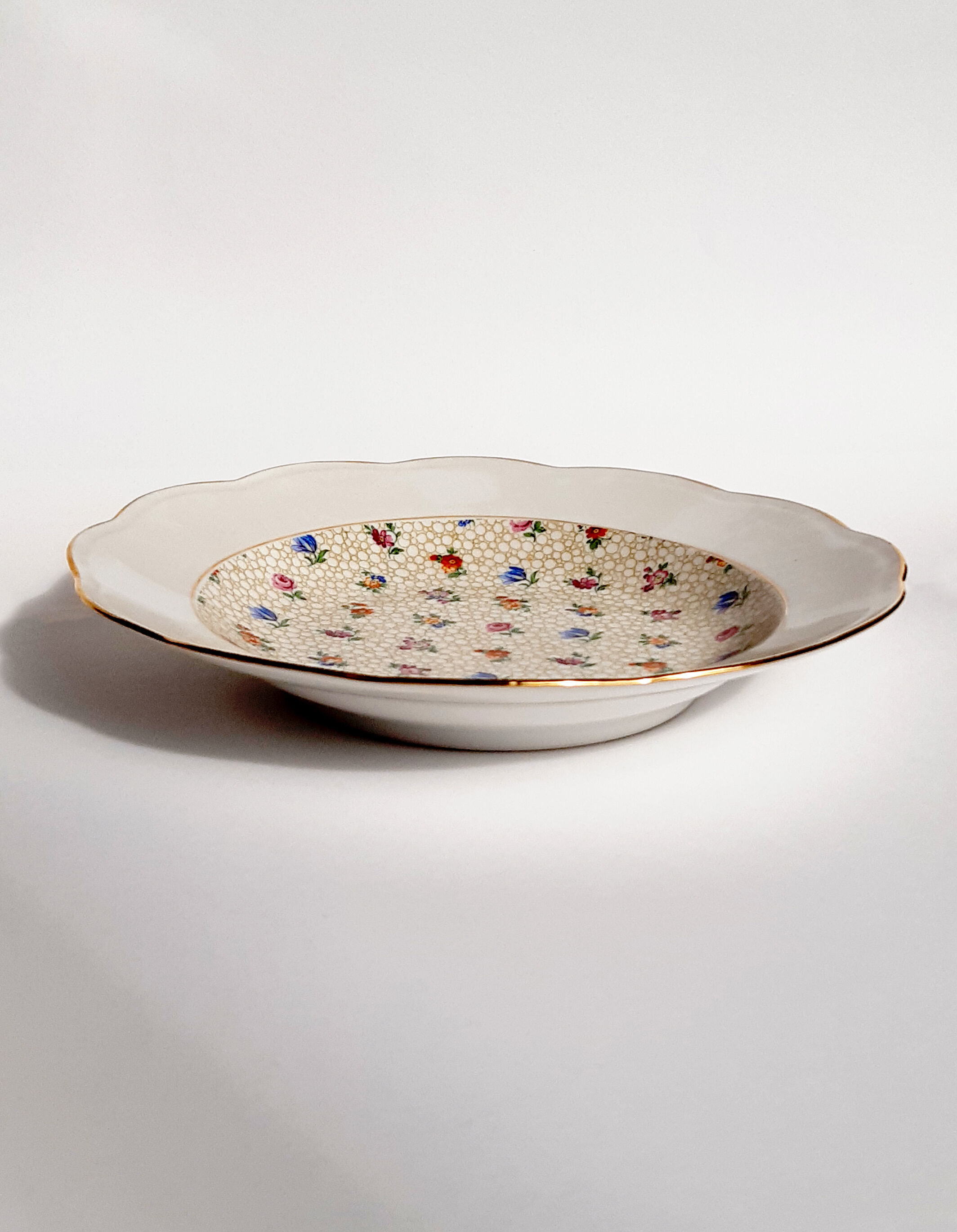 Service of 12 hollow porcelain plates S.F.P. Société Française de Porcelaine