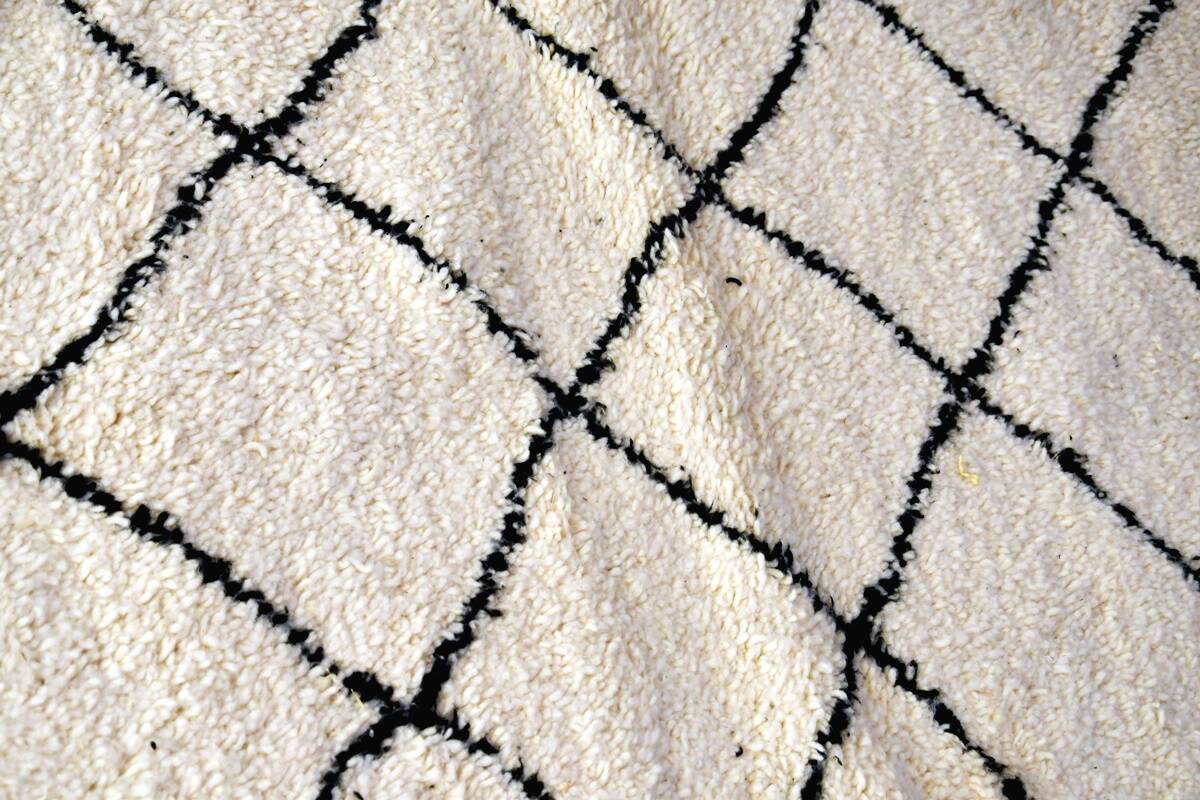 Beni Ouarain diamond rug New