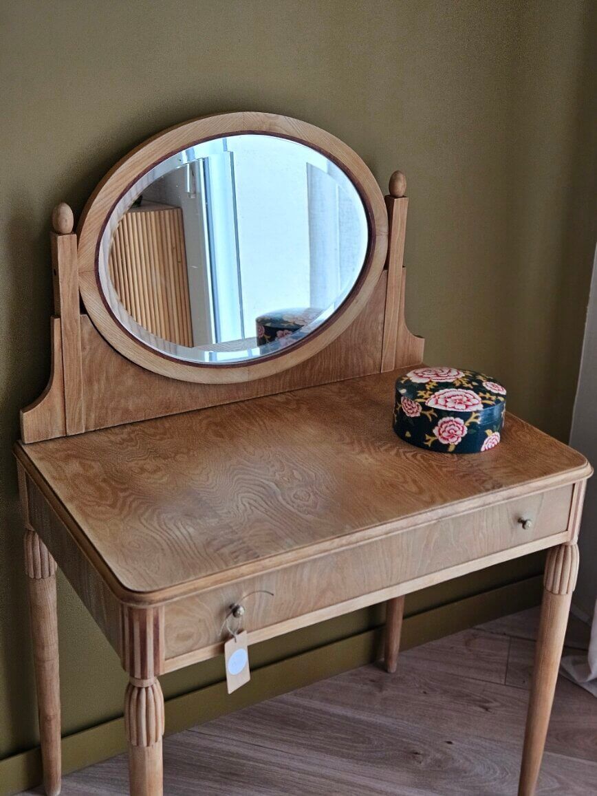 Art Deco marquetry hairdresser renovated | Elise