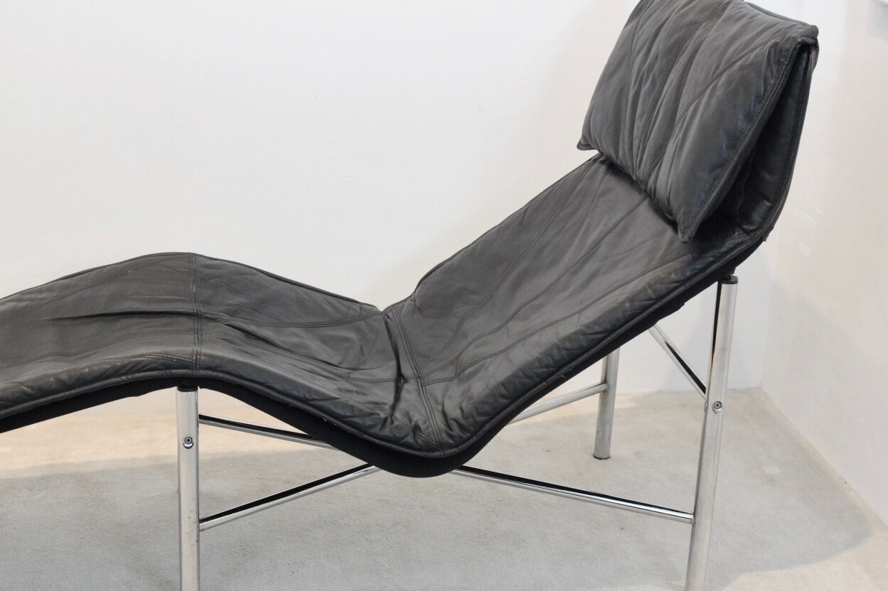 Black leather ‘skye’ chaise longue by Tord Björklund, Sweden 1970s