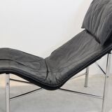 Black leather ‘skye’ chaise longue by Tord Björklund, Sweden 1970s