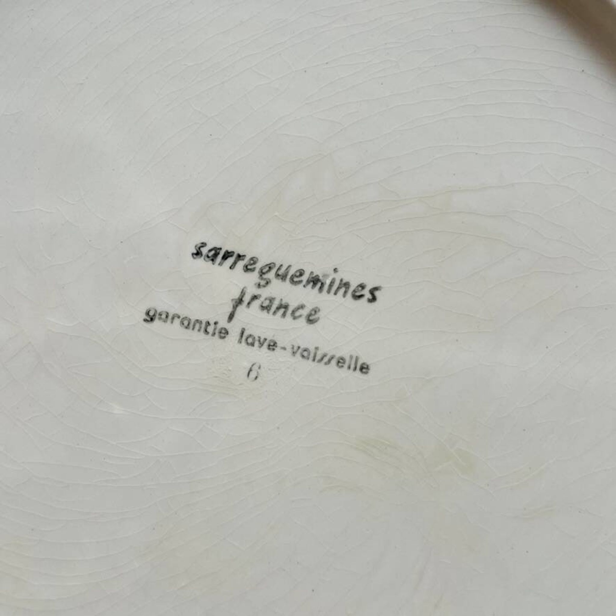 Set of 6 beige earthenware dinner plates, circa 1970, Sarreguemines, France.