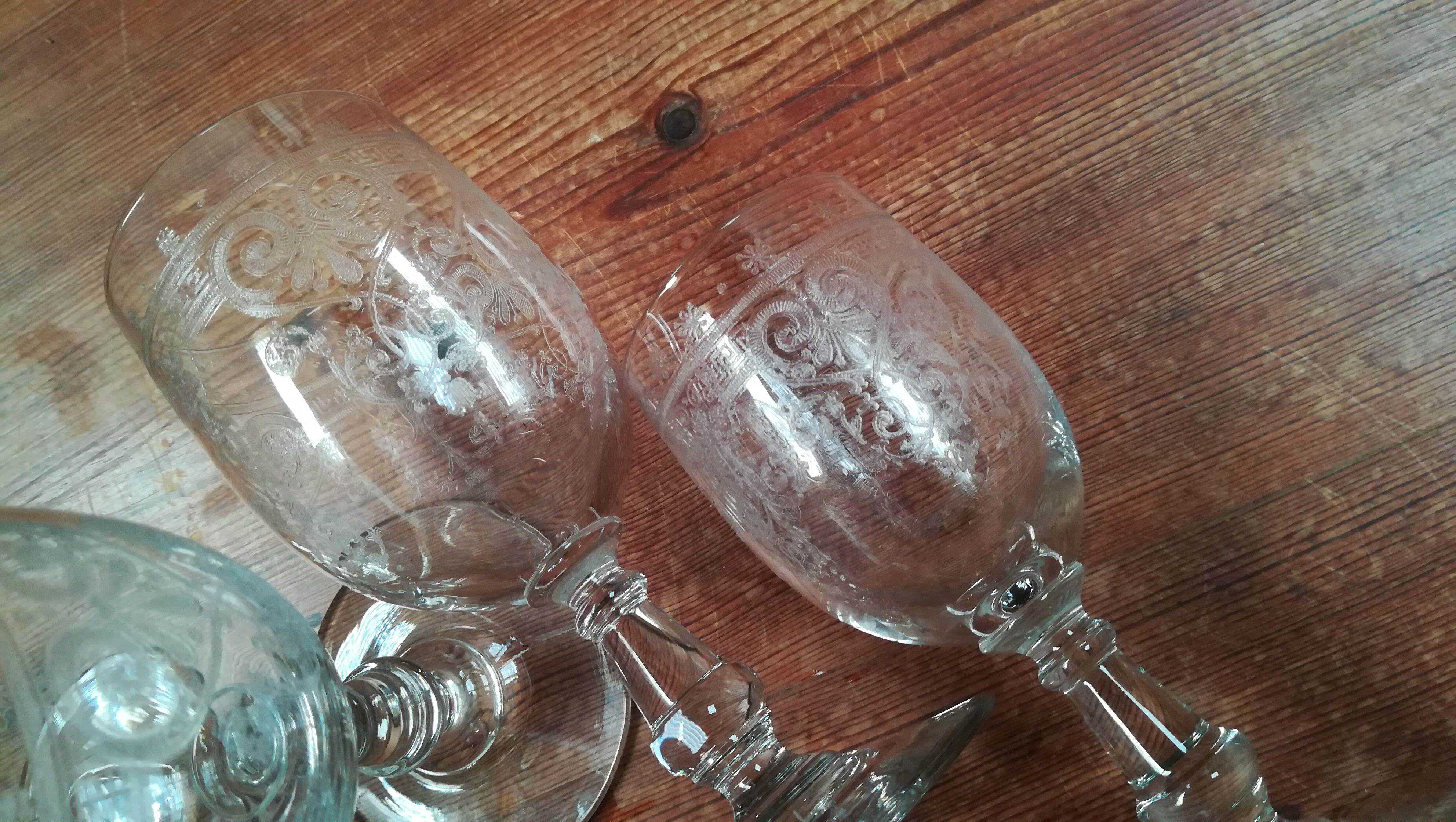 Set of 7 glasses cut with hearts and scrolls