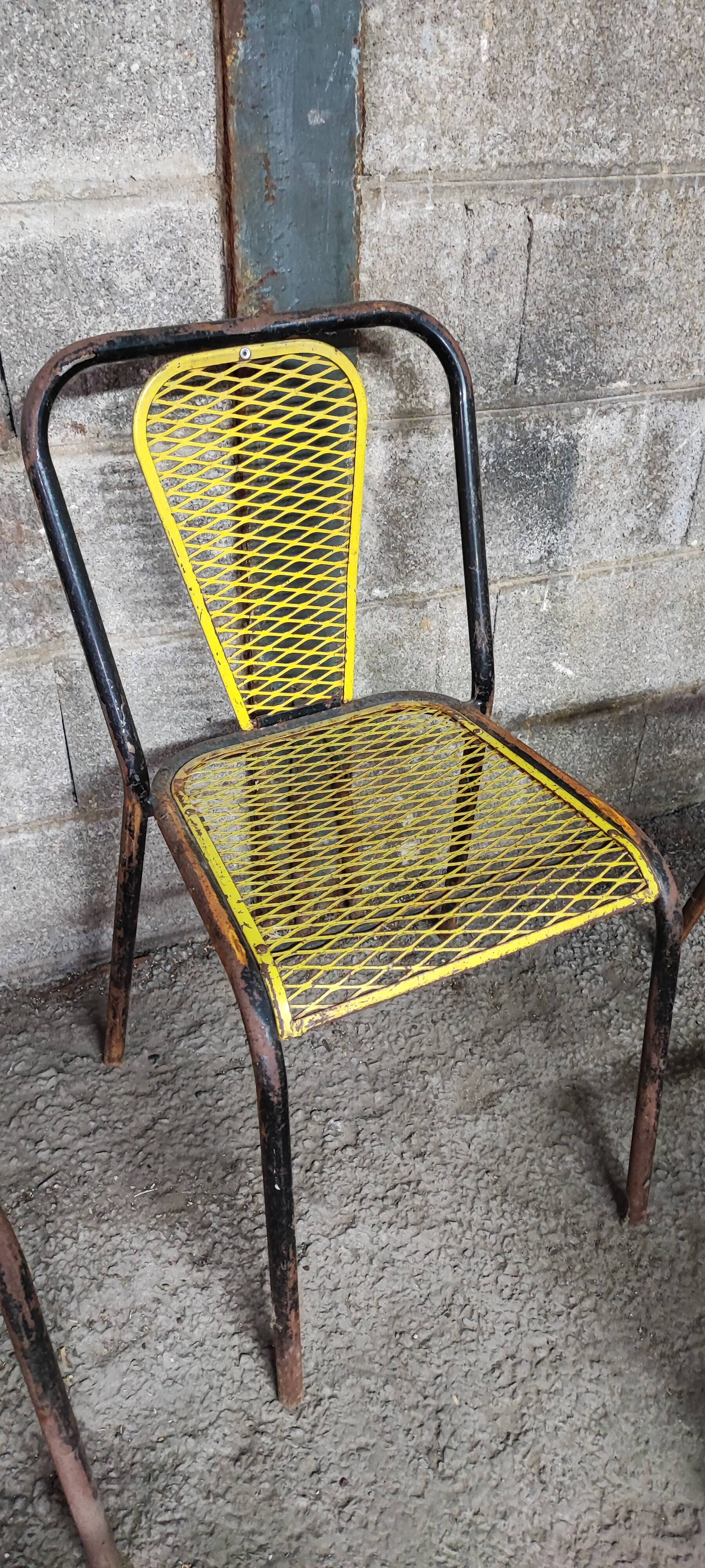 Six chaises en métal perforé seducta René Malaval