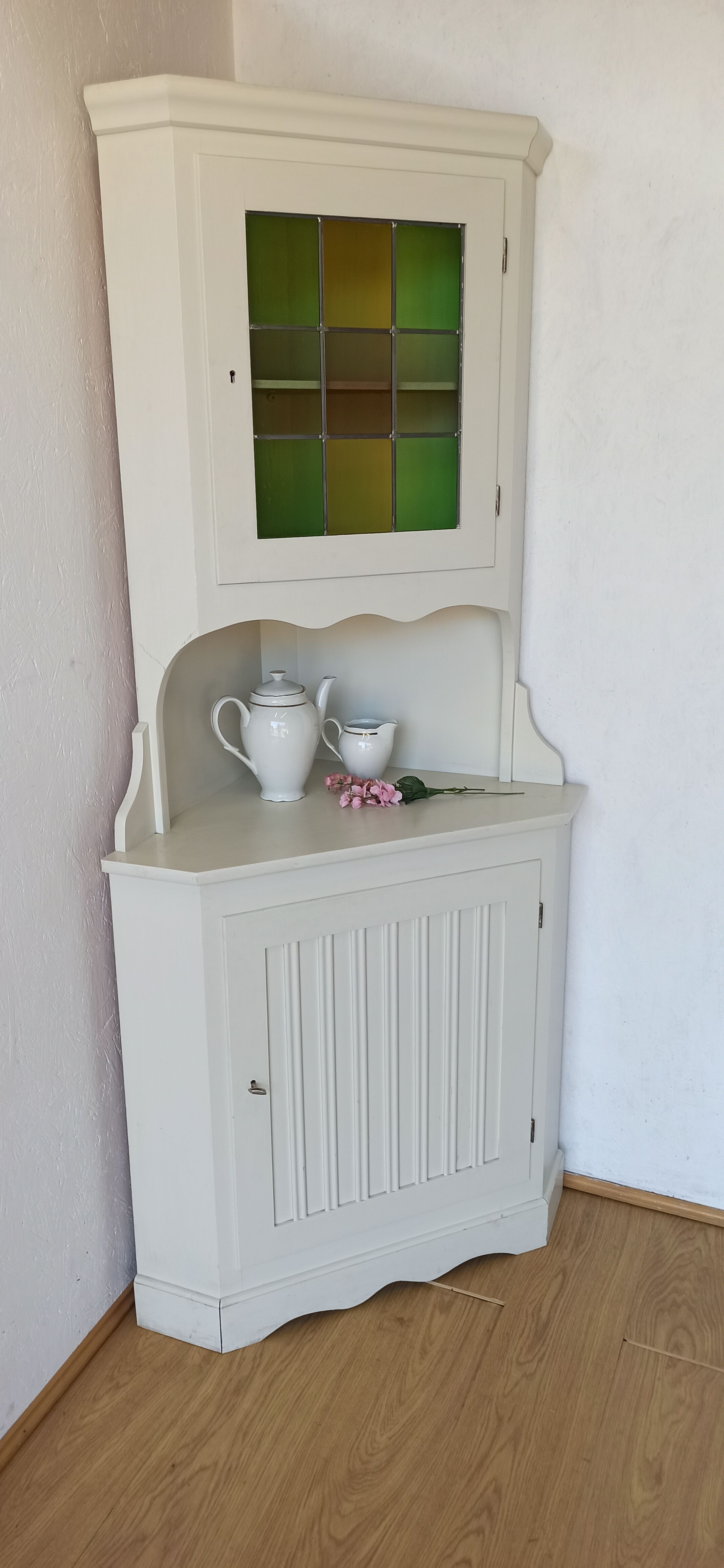Armoire d’angle blanche Suède années 70