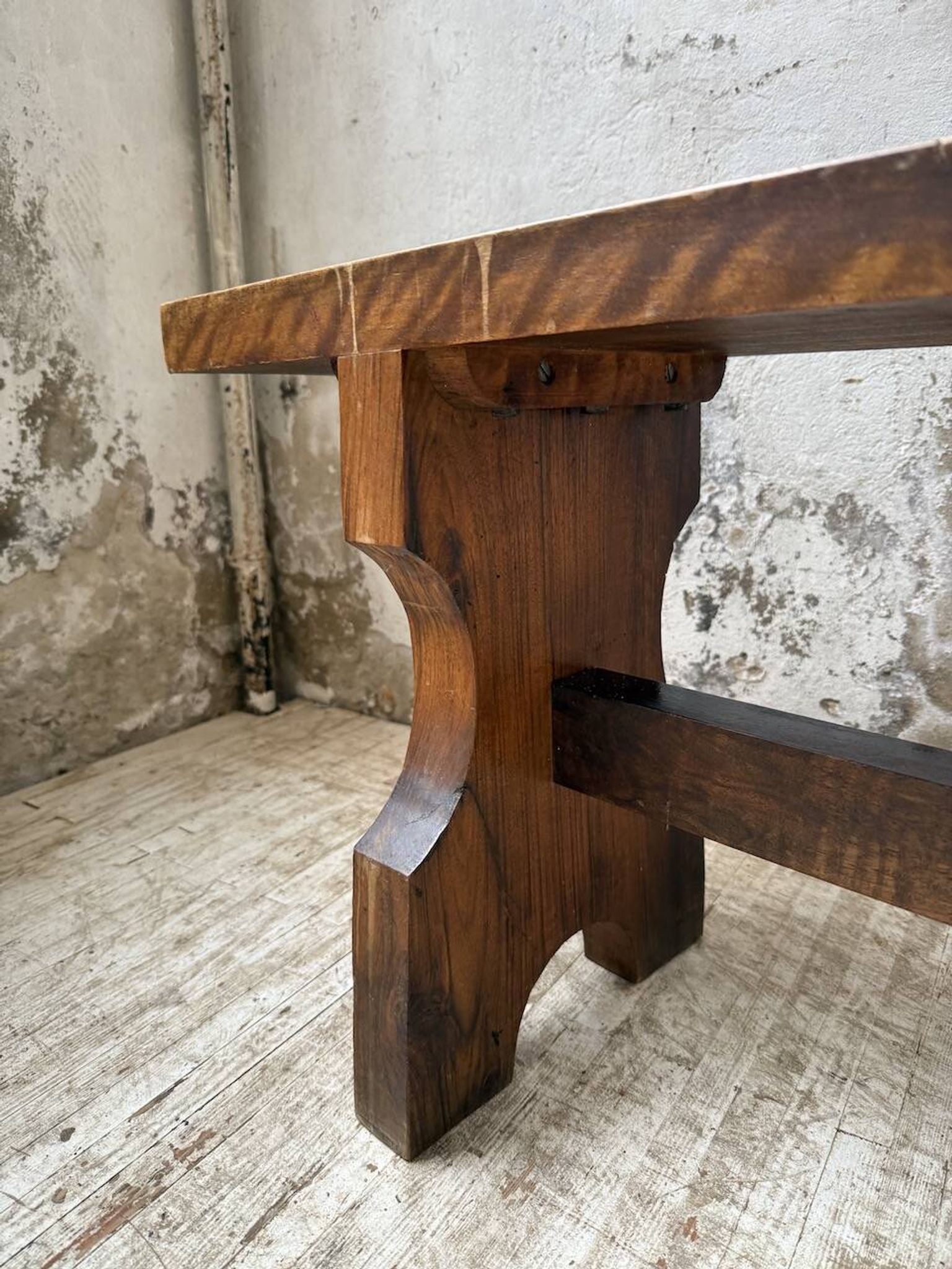 Paire de bancs noyer 1900