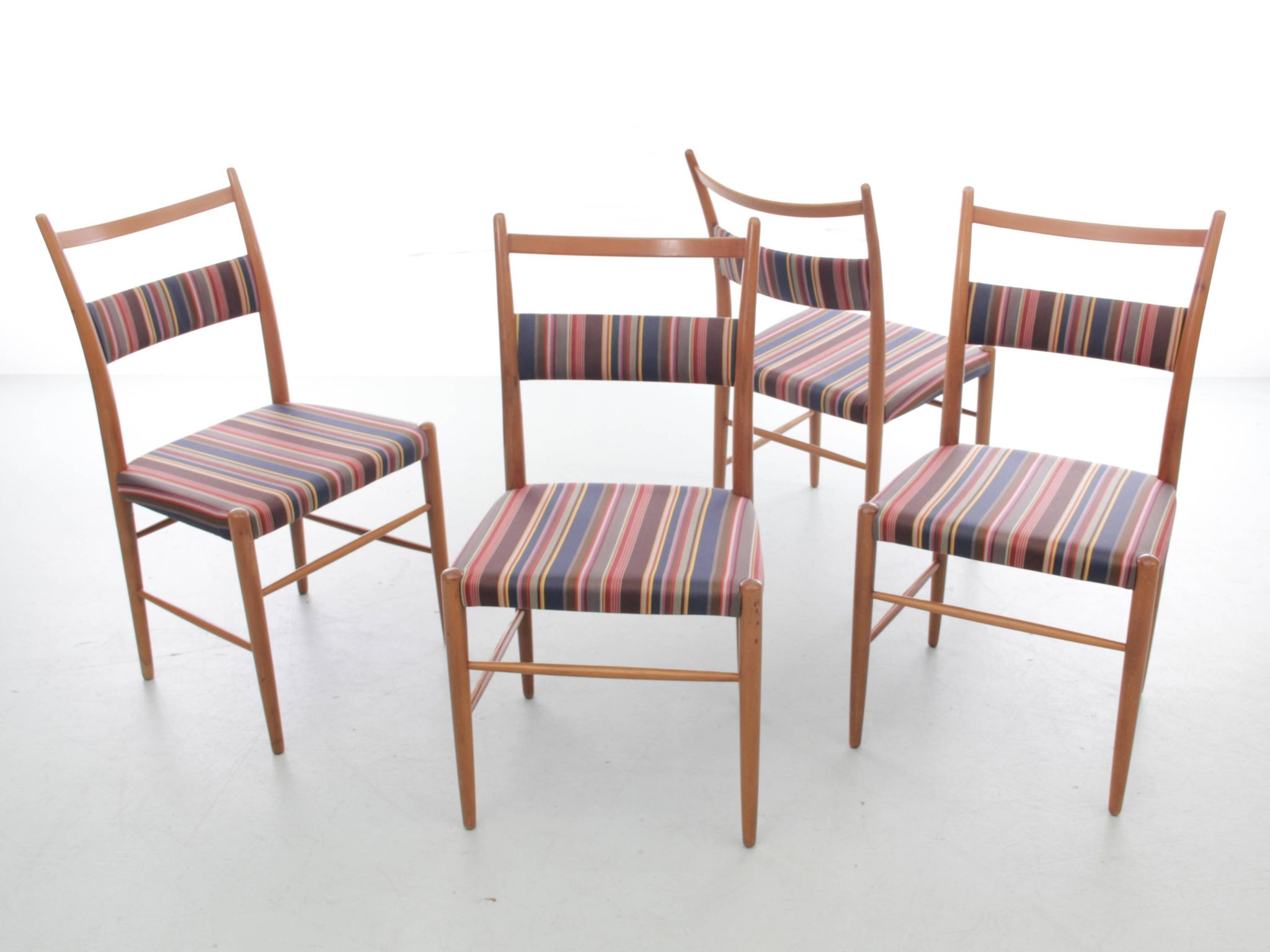 Suite de 4 chaises scandinave de Yngve Ekstrom, tissu Paul Smith