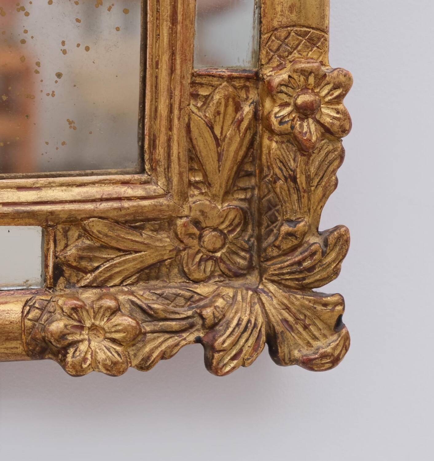 Regency style mirror with carved and gilded wood frame, early 19th century