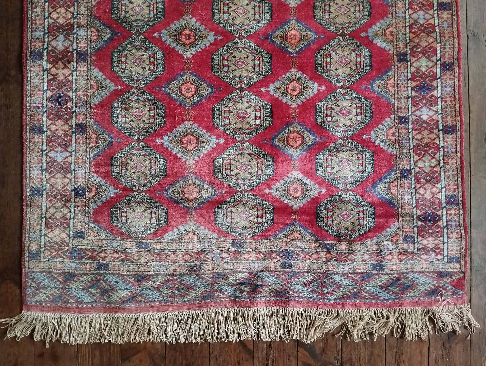 Handmade Turkmen Bukhara carpet 173x113cm