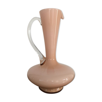 Carafe en verre opaline rose