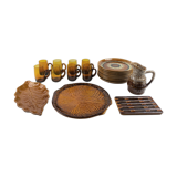 Service de table depareille - verrerie, grès et faïence - 8 couverts -21 pièces