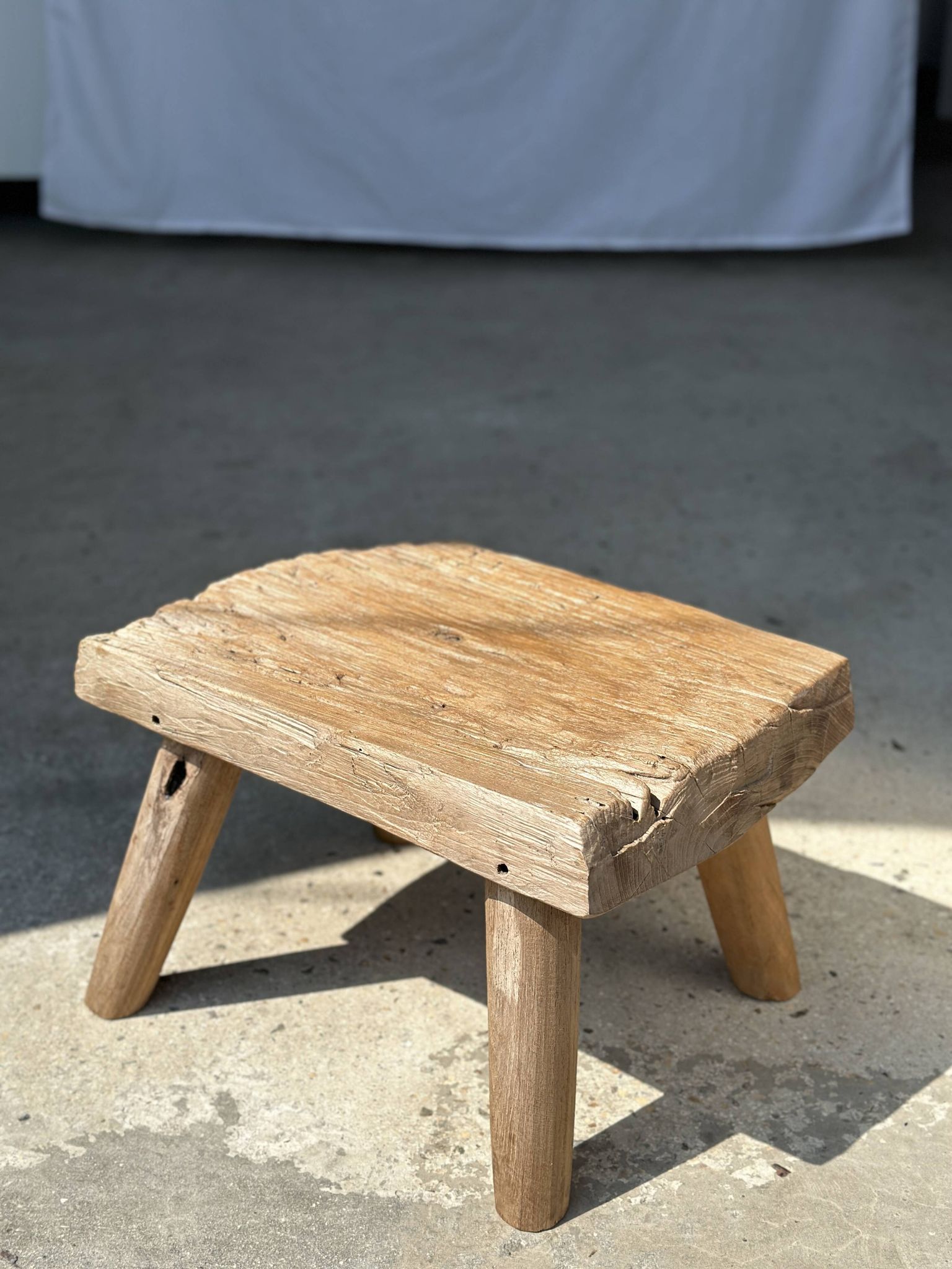 Small side table or stool in four-legged blond teak H:30 L43 l30