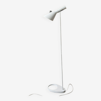 white lacquered metal reading floor lamp
