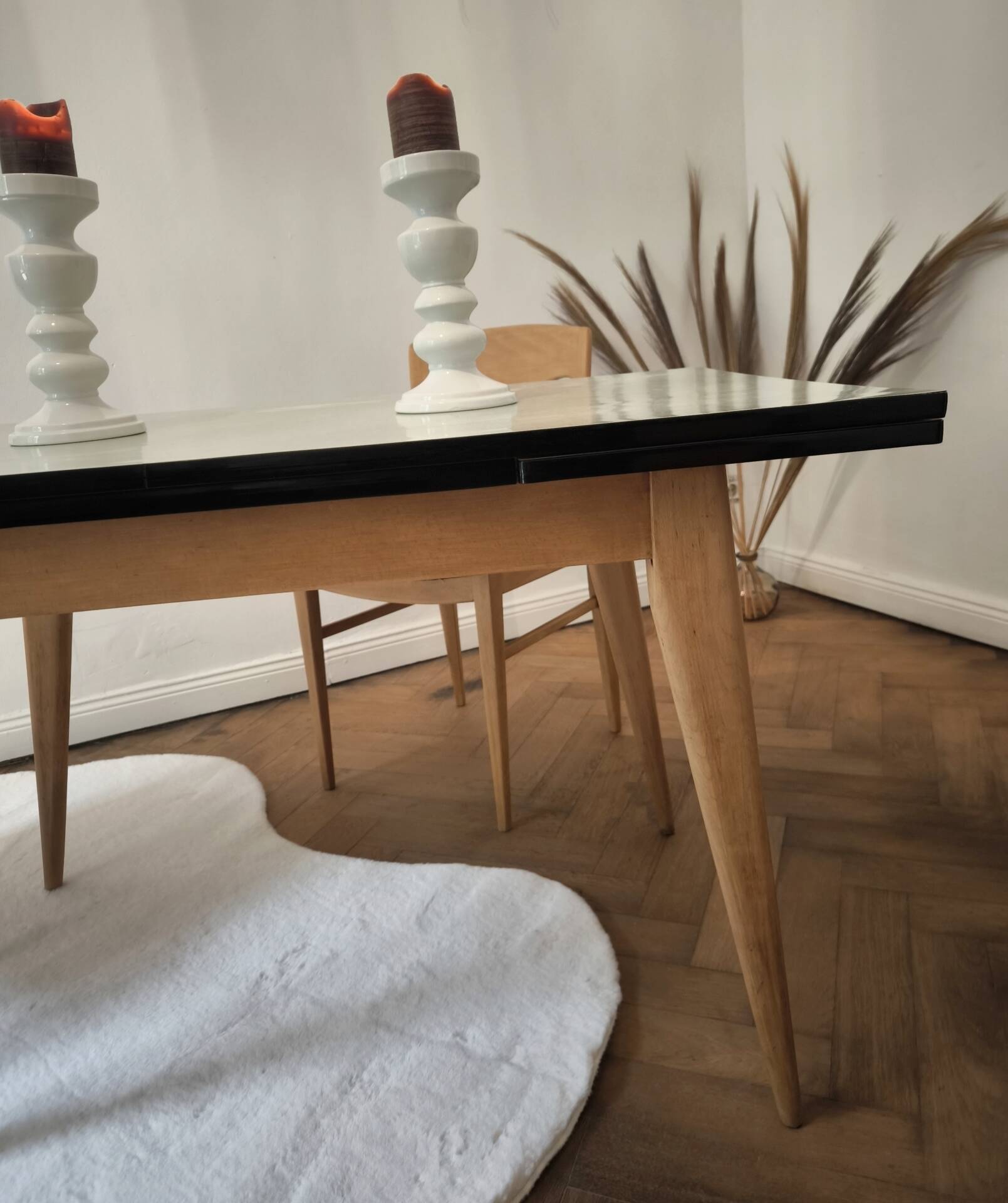 Vintage table in aqua Formica with extensions – Wooden legs