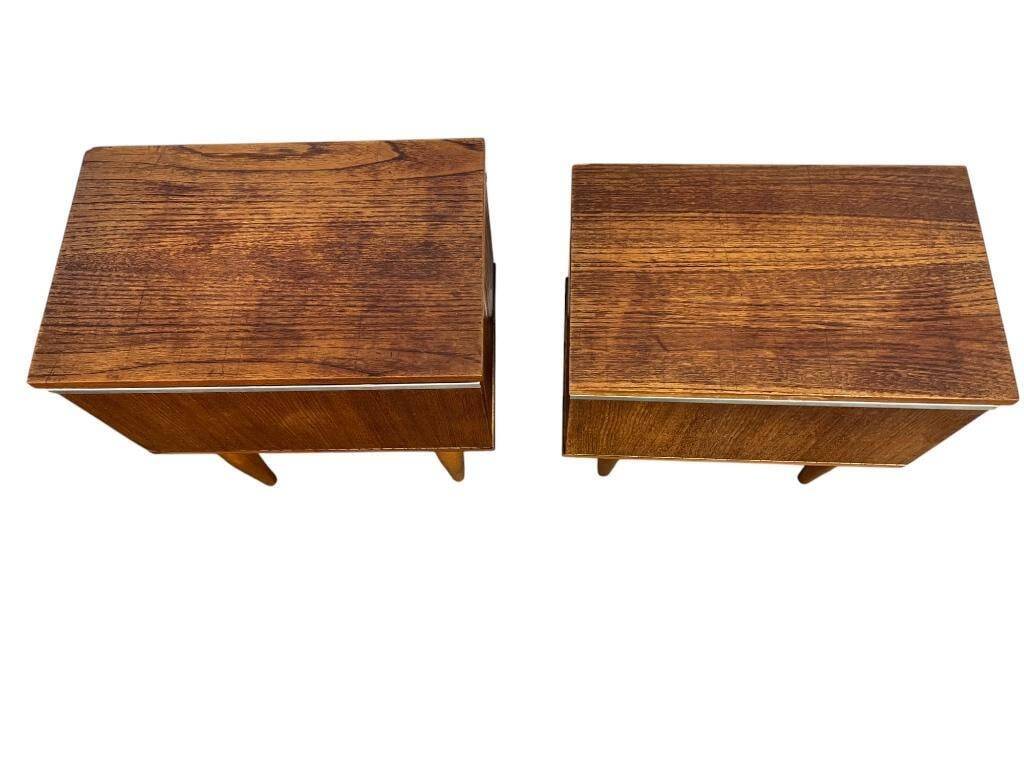 Set of 2 vintage bedside tables / mini cabinets