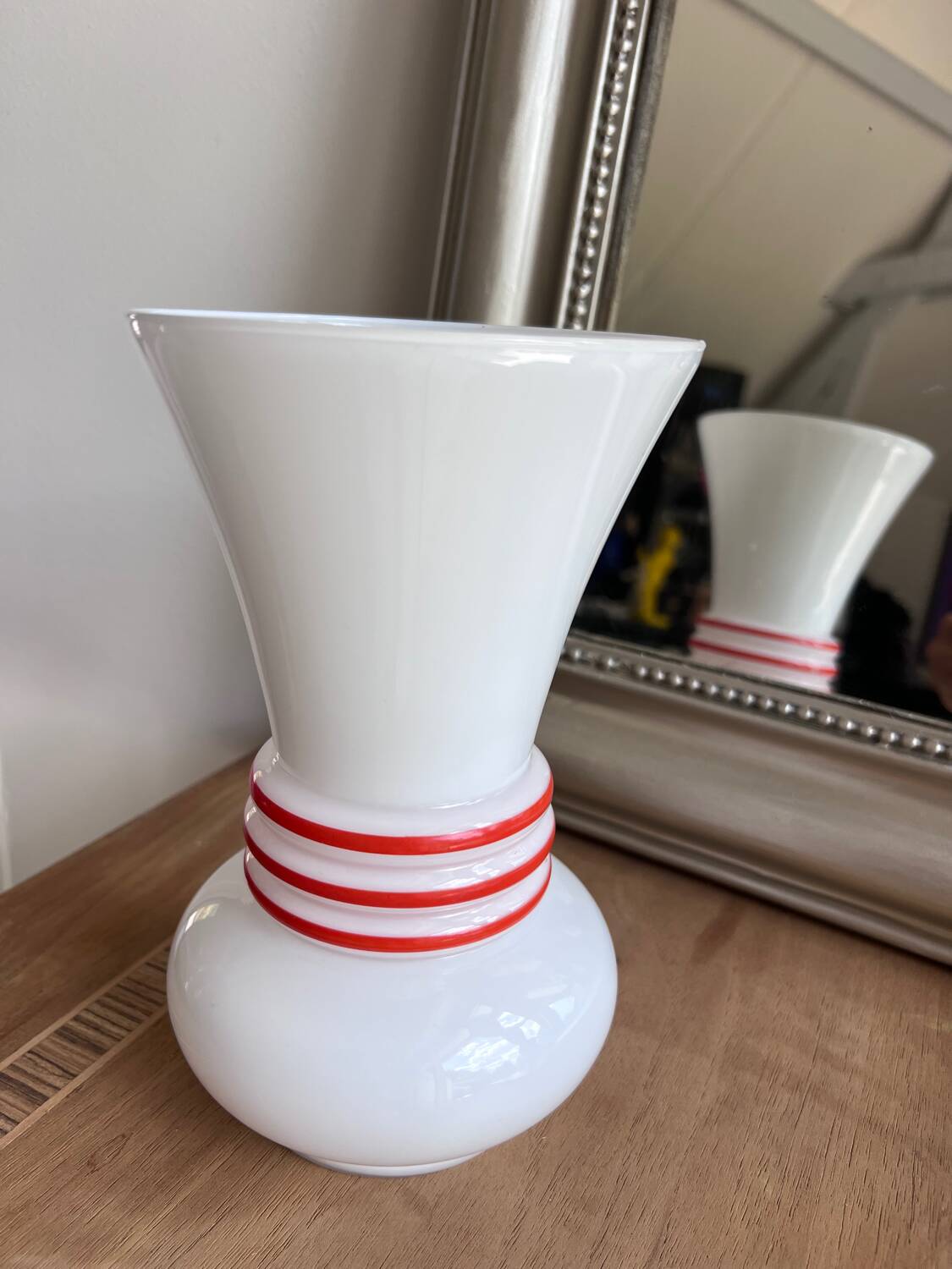 Vintage white opaline vase with red trim 29 cm White Opaline Va
