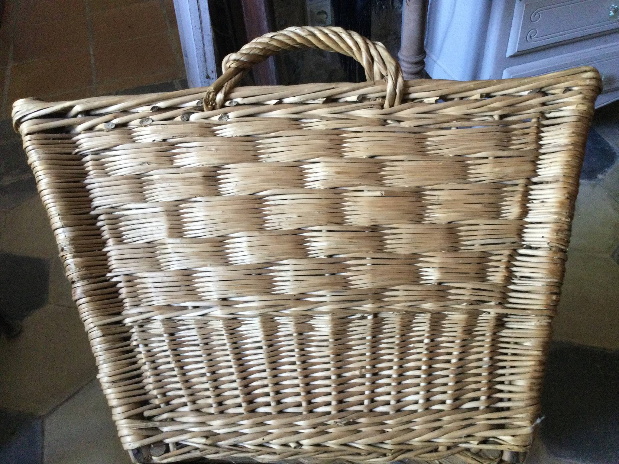 Old basket with 2 handles
