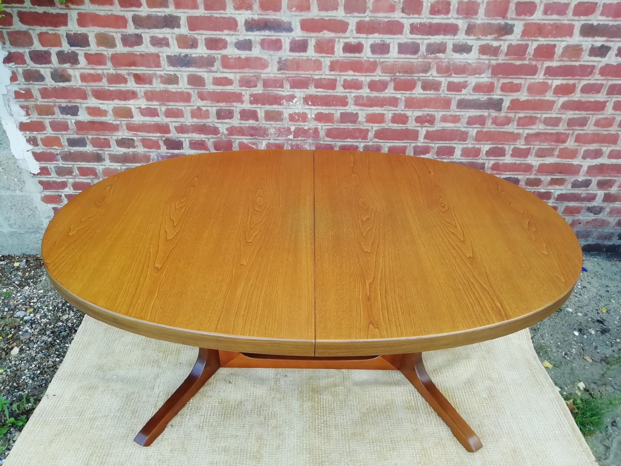 Baumann expandable oval table, 1960