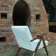 Fauteuil vintage milieu du siècle design moderne boucle blanche couleur bois noyer foncé 1970 chaise restaurée