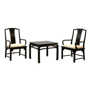 Paire de fauteuils et une table