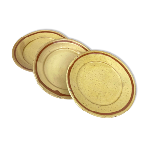 3 assiettes en grès tournées