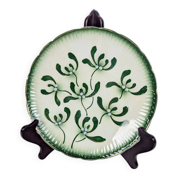 Badonviller plate with a guilloche pattern, green slipware.