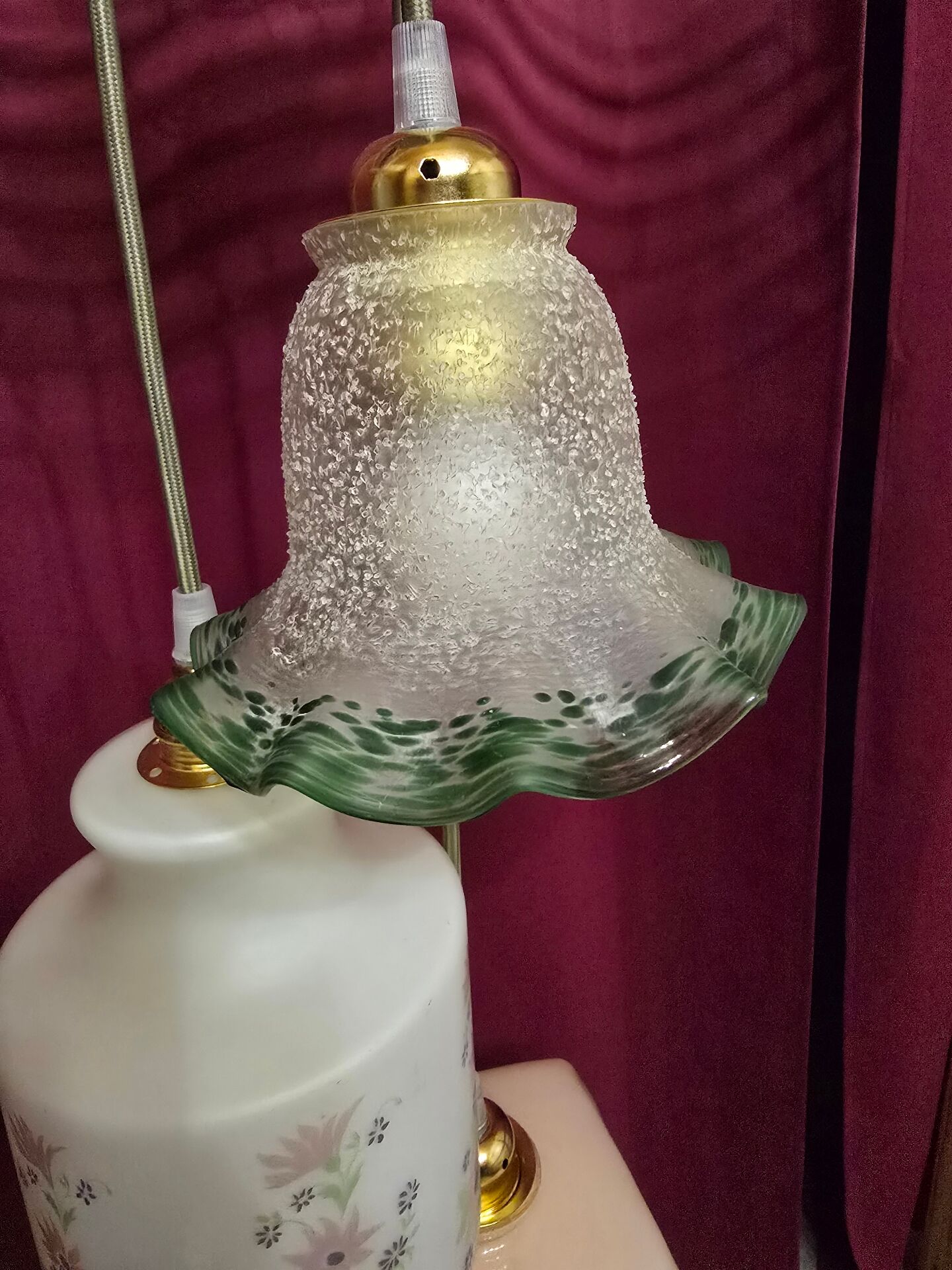 Vintage 3-light suspension, glass and opaline.