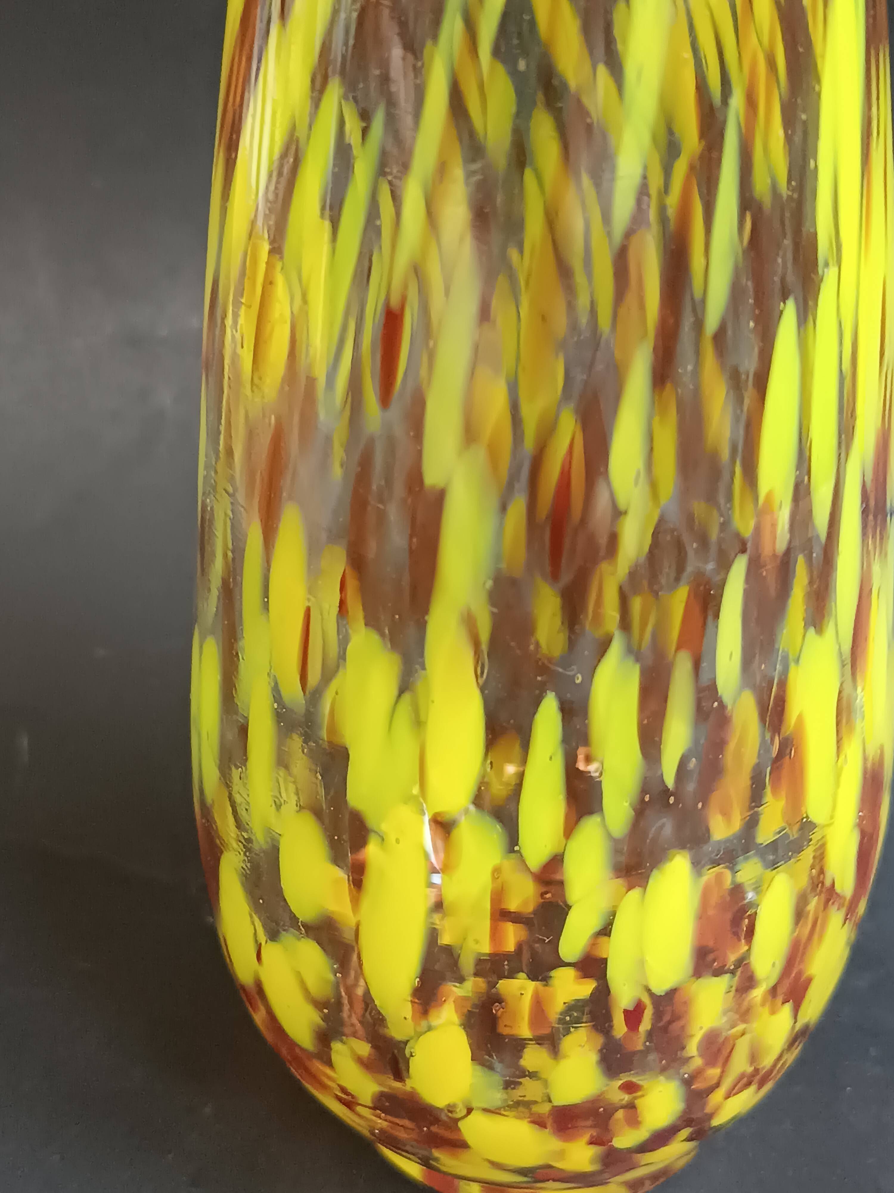 Vase conique verre de Murano moucheté jaune 1970